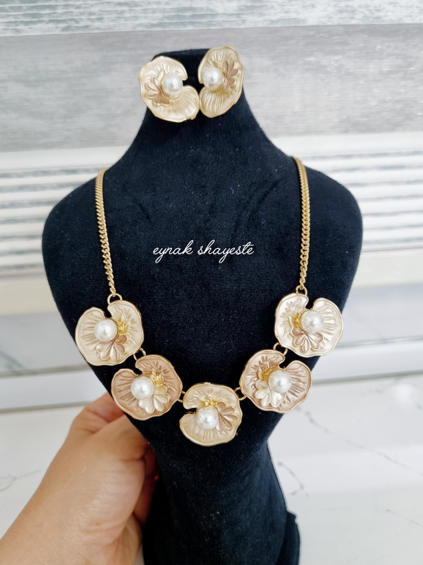 گردنبند و گوشواره میناکاری