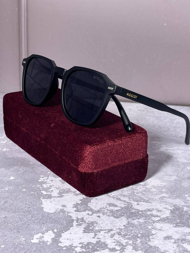 عینک افتابی زنانه کاچویی moscot